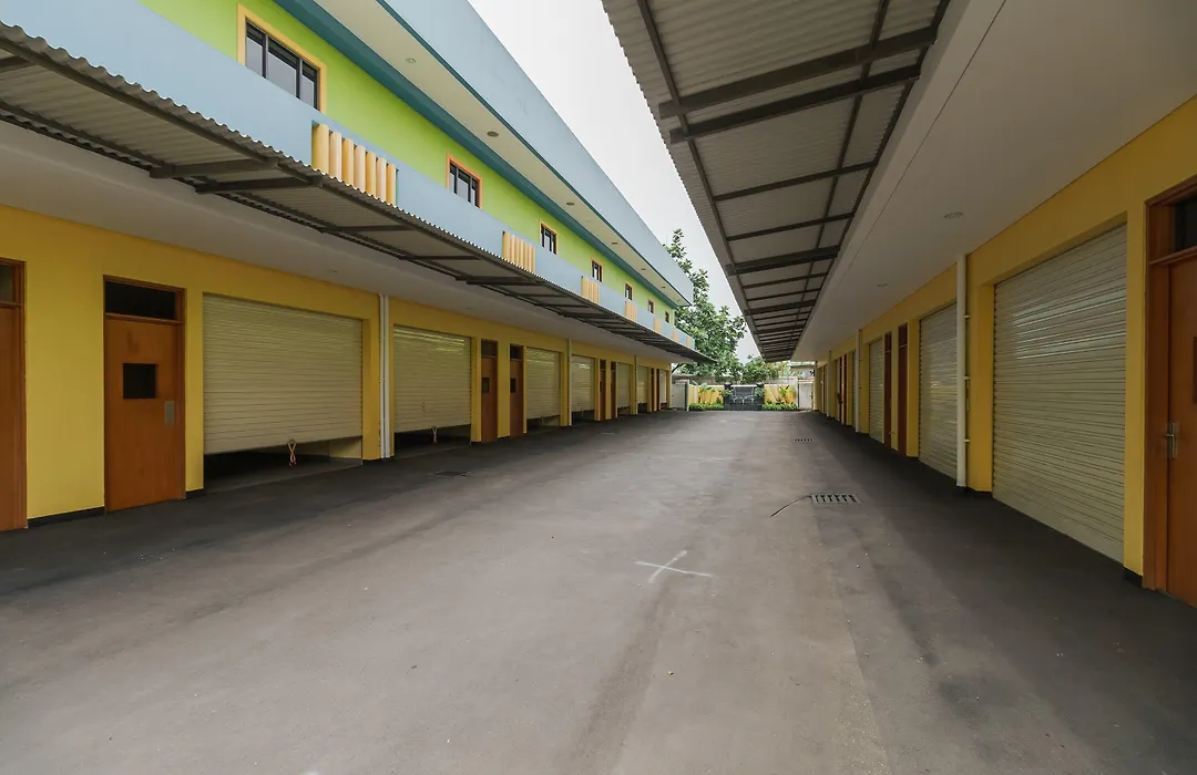 RedDoorz Plus near Dunia Fantasi Ancol-1
