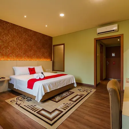 RedDoorz Plus near Dunia Fantasi Ancol-2